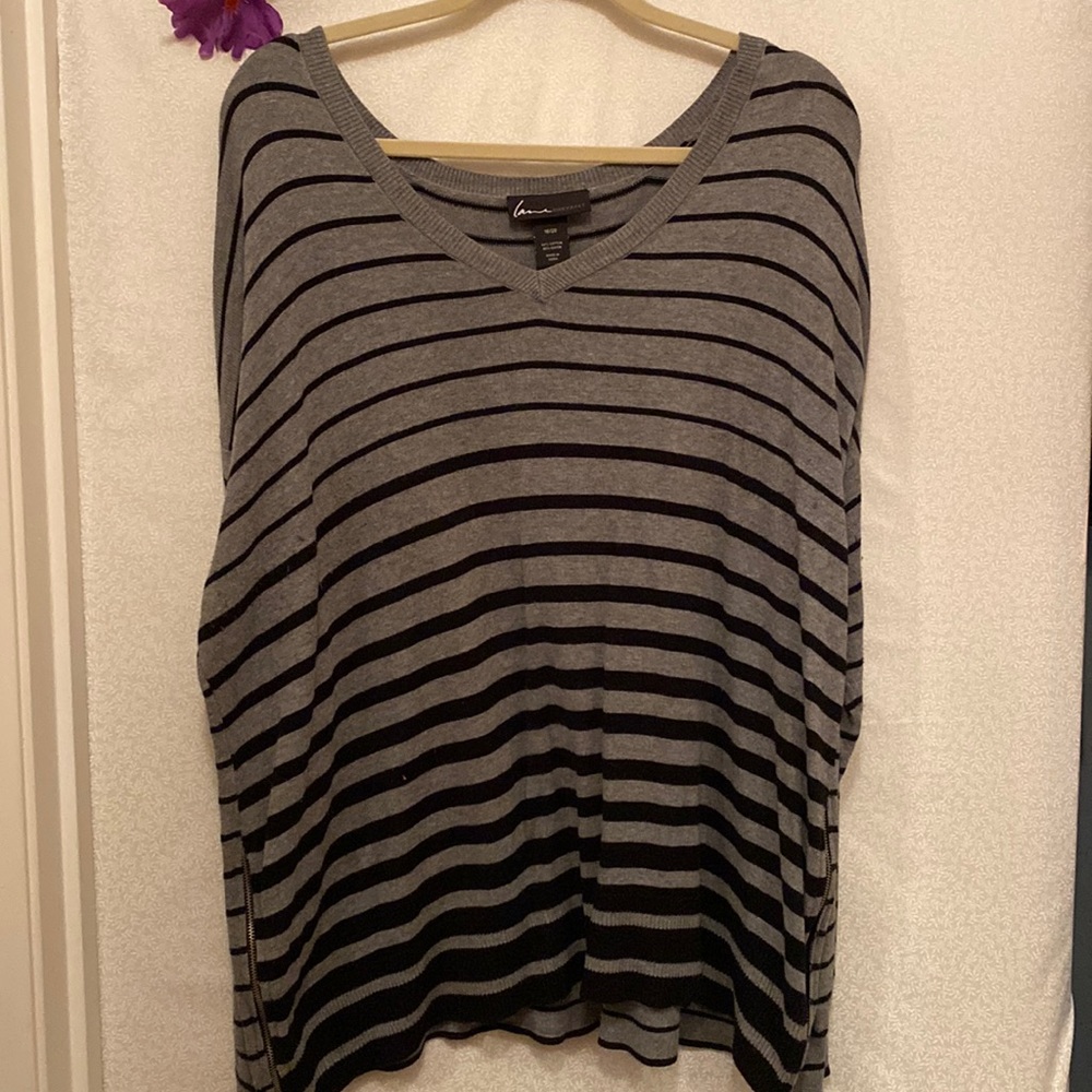 Long sleeve gray and black sweater Sz 18/20